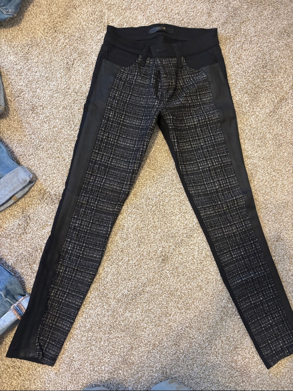 Stylish Black Tweed-Front Skinny Pants with Side Insets